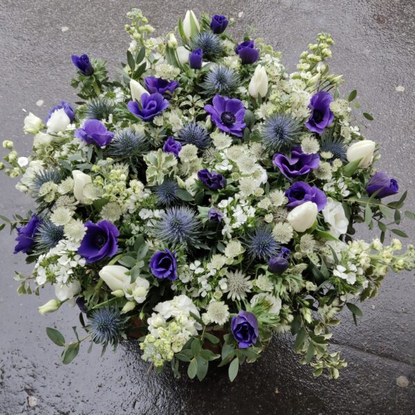 deuil bleu blanc astrantia pittosporum feuillage Père Lachaise cimetière obsèques cérémonie enterrement composition florale